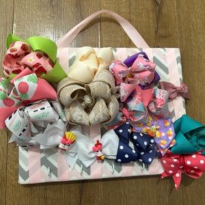 Chevron Bow Holder & Bow Lot
